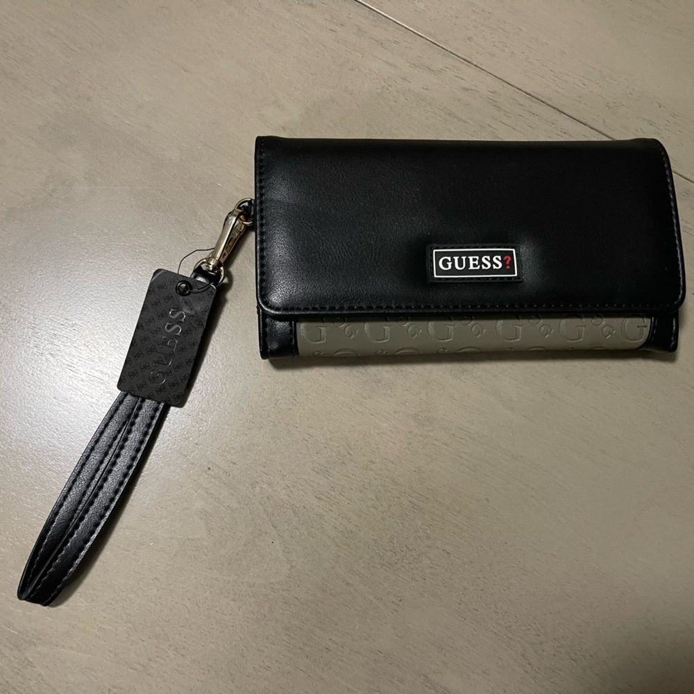 ⭐️ GUESS Wallet - Picture 2 of 5
